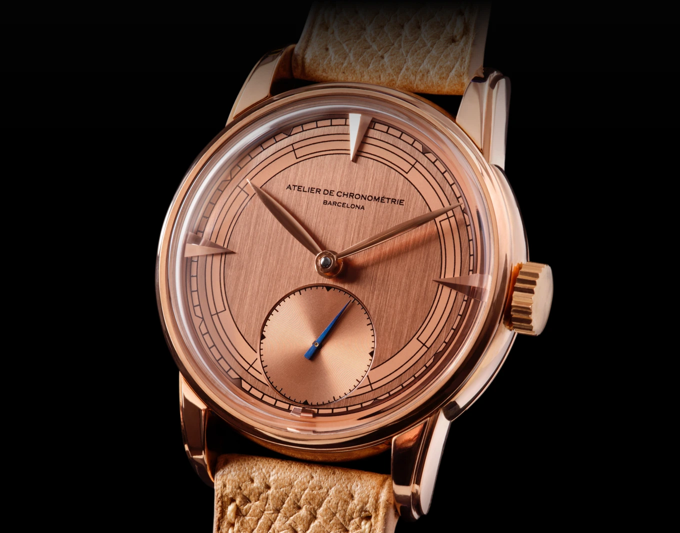 Close view of the Atelier de Chronométrie AdC28 salmon dial